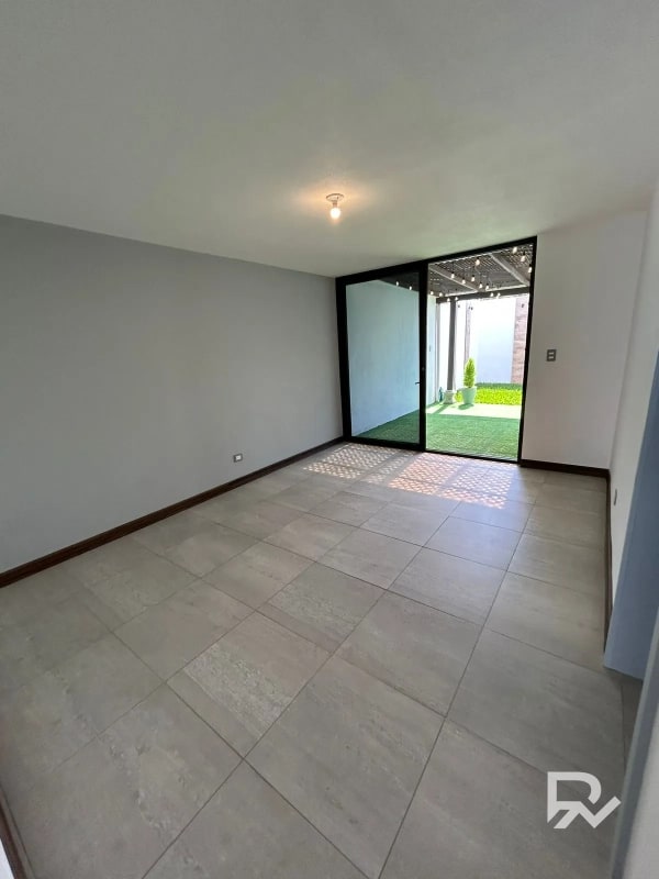 Venta de casa en CAES entrada San José Pinula, Los Manantiales - 8
