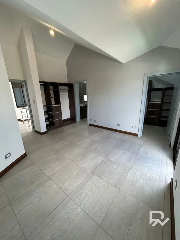 Venta de casa en CAES entrada San José Pinula, Los Manantiales - 5