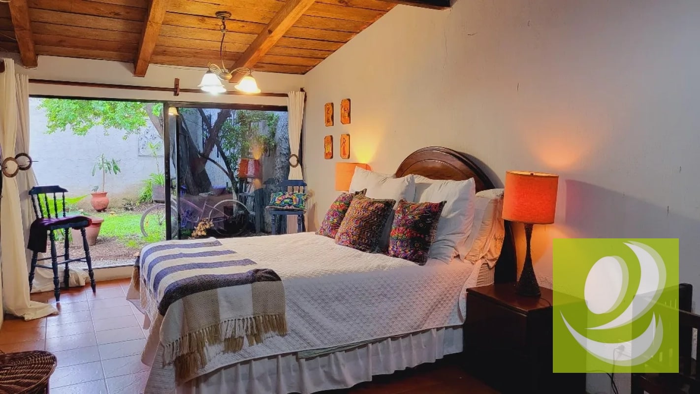 CASA EN VENTA EN ZONA 2 MIXCO PUEDE SER PARA USO COMERCIAL - 2