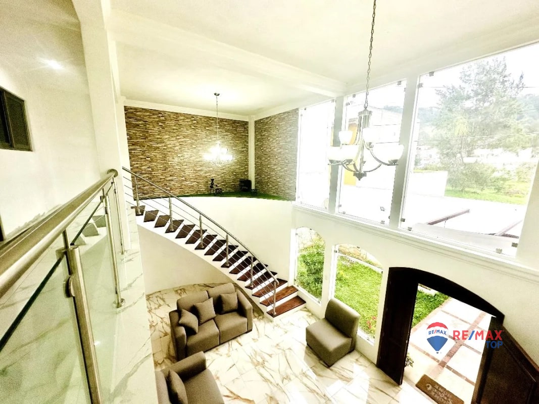 CASA EN VENTA EN RESIDENCIAL VISTAS DE FLORENCIA 4 DORMITORIOS / A 10 MIN. DE ANTIGUA GUATEMALA - 5