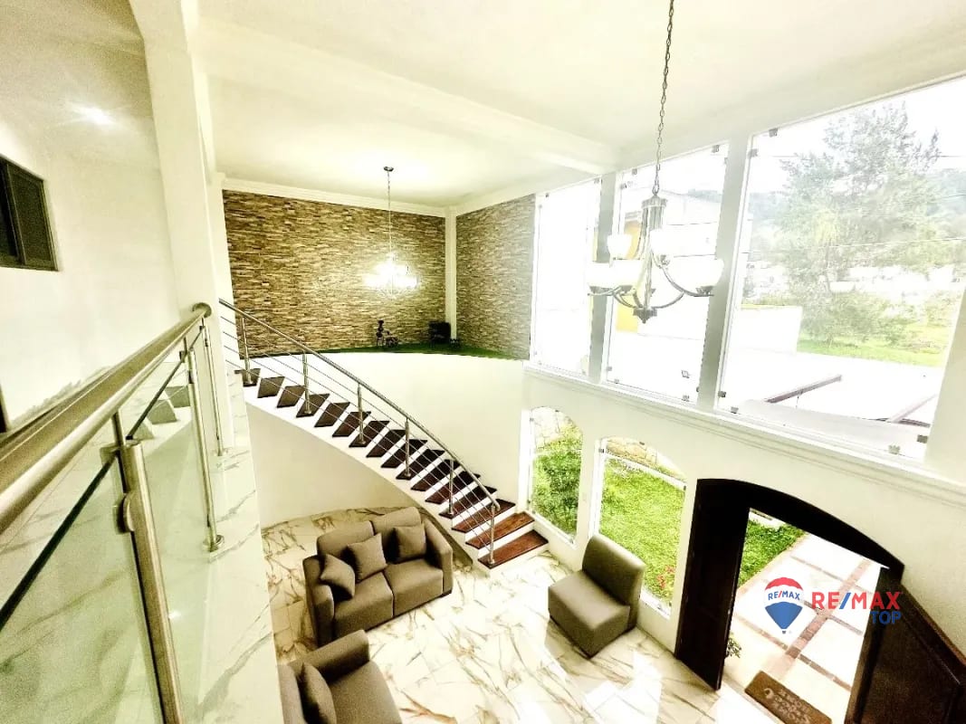 CASA EN VENTA EN RESIDENCIAL VISTAS DE FLORENCIA 4 DORMITORIOS / A 10 MIN. DE ANTIGUA GUATEMALA — Casa en Venta en San Miguel Milpas Altas, Sacatepéquez — foto 6 de 6