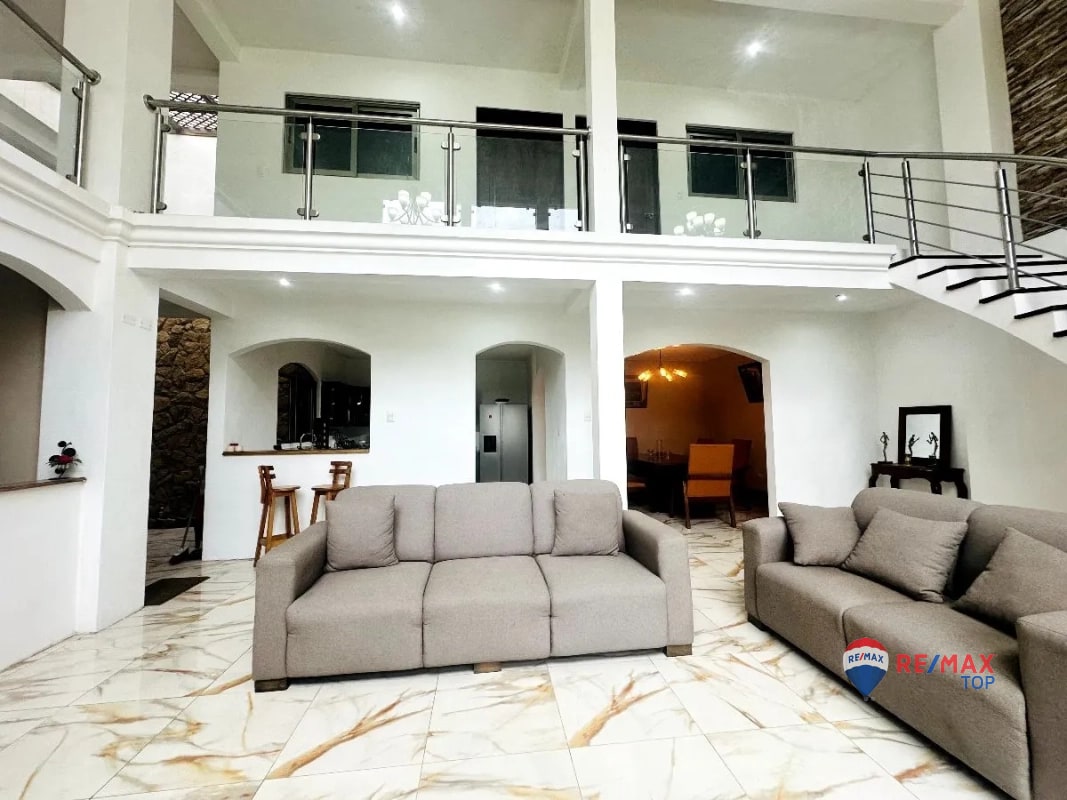 CASA EN VENTA EN RESIDENCIAL VISTAS DE FLORENCIA 4 DORMITORIOS / A 10 MIN. DE ANTIGUA GUATEMALA - 1
