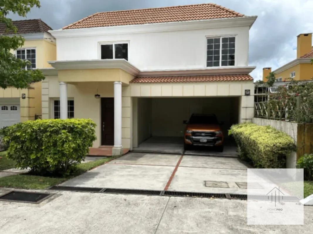 Casa en Venta en Fraijanes — Casa en Venta en Entreverdes, Carretera a El Salvador, Guatemala, Ciudad — foto 1 de 17