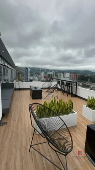Lindo apartamento en renta en City Haus Zona 10 — Apartamento en Alquiler en City Haus, Zona 10, Guatemala, Ciudad — miniatura 3 de 15