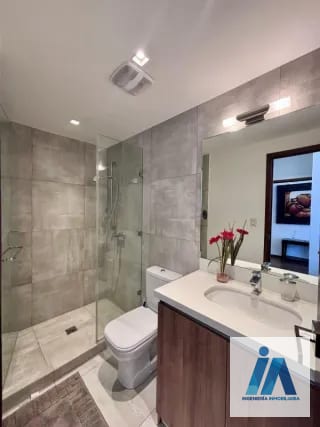 ALQUILER / VENTA - Casa Clara Z.10 — Apartamento en Alquiler en Casa Clara, Zona 10, Guatemala, Ciudad — miniatura 8 de 13