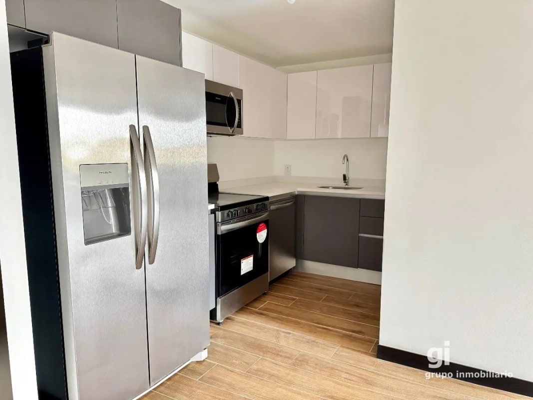 Elegante apartamento de 2 habitaciones con balcón amplio y acabados premium - 11