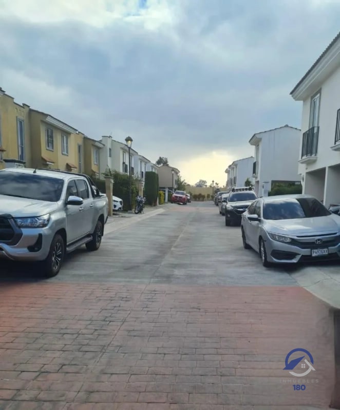 Casa en venta en Santa Rita 2, Villa Nueva - 12