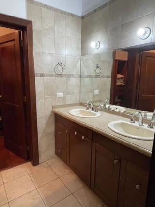 SE RENTA LINDA CASA EN UBICACIÓN PRIVILEGIADA - SAN RAFAEL 2 — Casa en Alquiler en San Rafael, Santa Catarina Pinula, Guatemala, Ciudad — miniatura 10 de 17