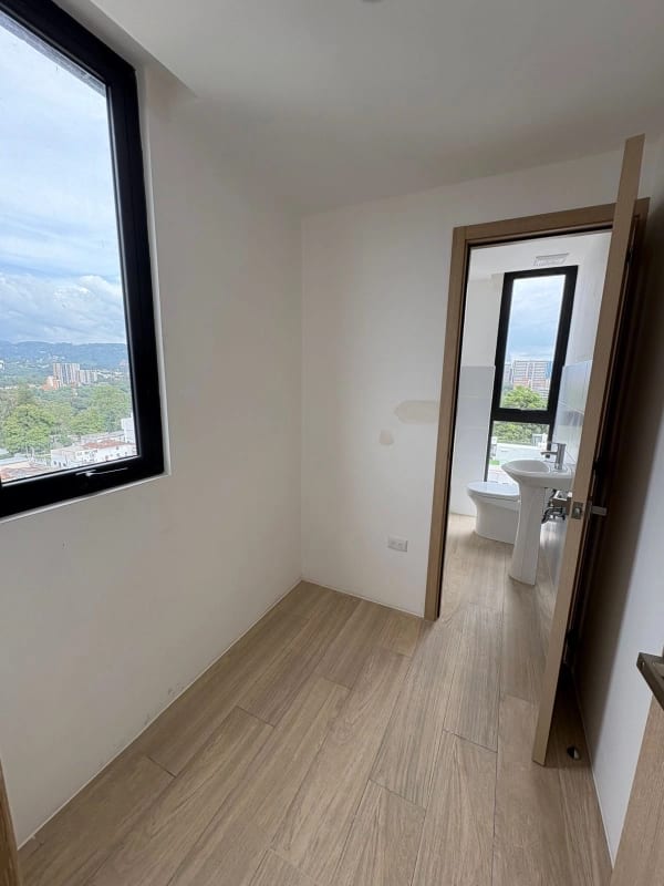 Apartamento en renta en Edificio de zona 10. Con cuarto de servicio! — Apartamento en Alquiler en Zona 10, Guatemala, Ciudad — foto 4 de 9