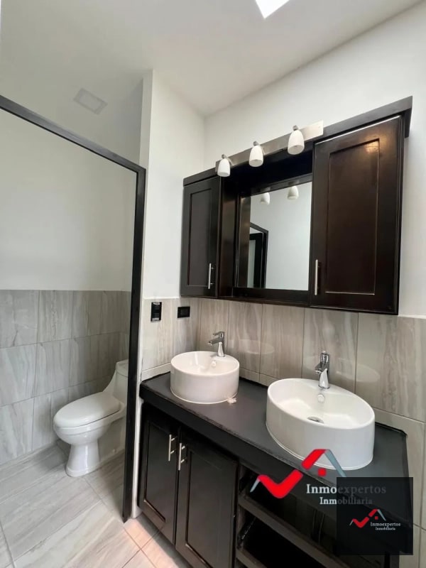 CASA EN VENTA ZONA 16 CARRETERA CRISTO REY PIEDRA PARADA, A 3 MINUTOS DE EL PULTE Y A UN COSTADO DE APARTAMENTOS NAGANO - 2