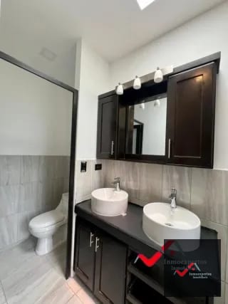 CASA EN VENTA CARRETERA CRISTO REY PIEDRA PARADA, A 3 MINUTOS DE EL PULTE  — Casa en Venta en Santa Catarina Pinula, Guatemala, Ciudad — miniatura 3 de 15