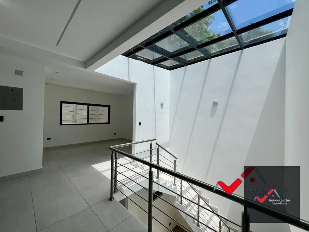 CASA EN VENTA ZONA 16 CARRETERA CRISTO REY PIEDRA PARADA, A 3 MINUTOS DE EL PULTE Y A UN COSTADO DE APARTAMENTOS NAGANO - 1