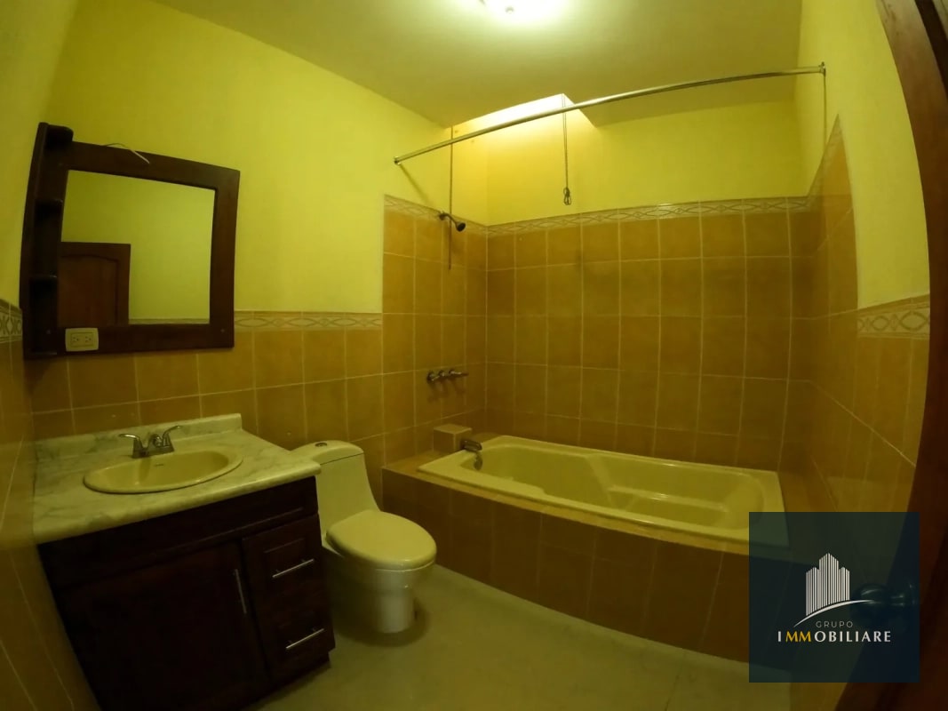 Casa en venta en zona 11 Colonia Roosevelt, Cerca del CUM - 11