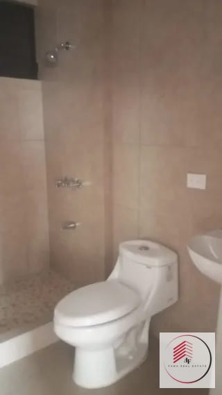 RENTA DE CASA EN ZONA 13 PARA OFICINAS, CLINICAS O NEGOCIO A PUERTA CERRADA — Oficina en Alquiler en Zona 13, Guatemala, Ciudad — miniatura 7 de 17