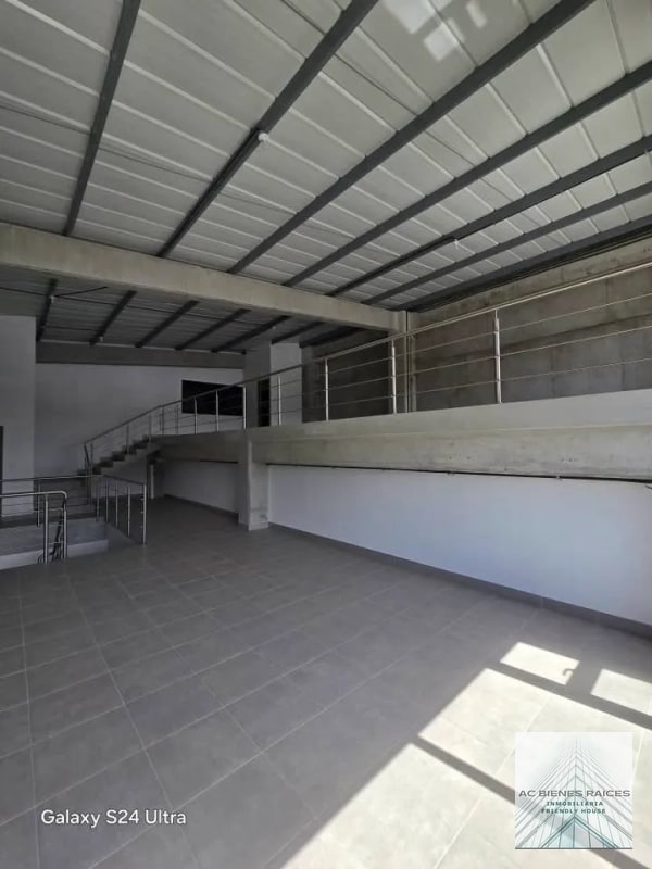 Bodegas renta Calzada La Paz zona 18 - 3