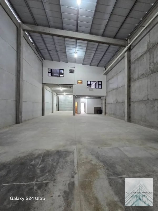 Bodegas renta Calzada La Paz zona 18 - 2