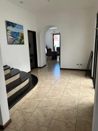 BONITA CASA EN RENTA EN LAZOS DE FRAIJANES CAES — Casa en Alquiler en Lazos de Fraijanes, Carretera a El Salvador, Guatemala, Ciudad — miniatura 9 de 11