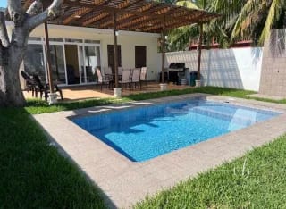 Casa de playa en venta - Monterrico — Casa vacacional en Venta en Monterrico, Santa Rosa — miniatura 1 de 12