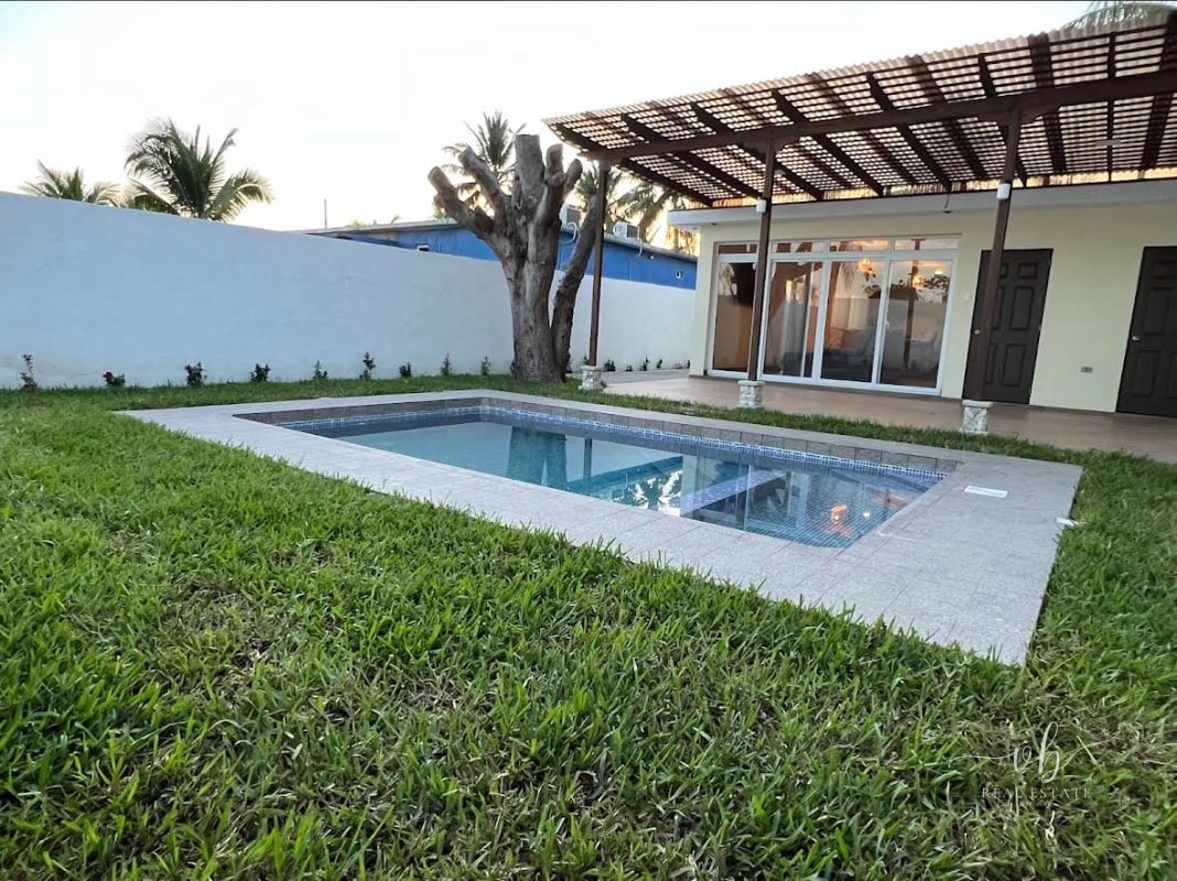 Casa de playa en venta - Monterrico - 11