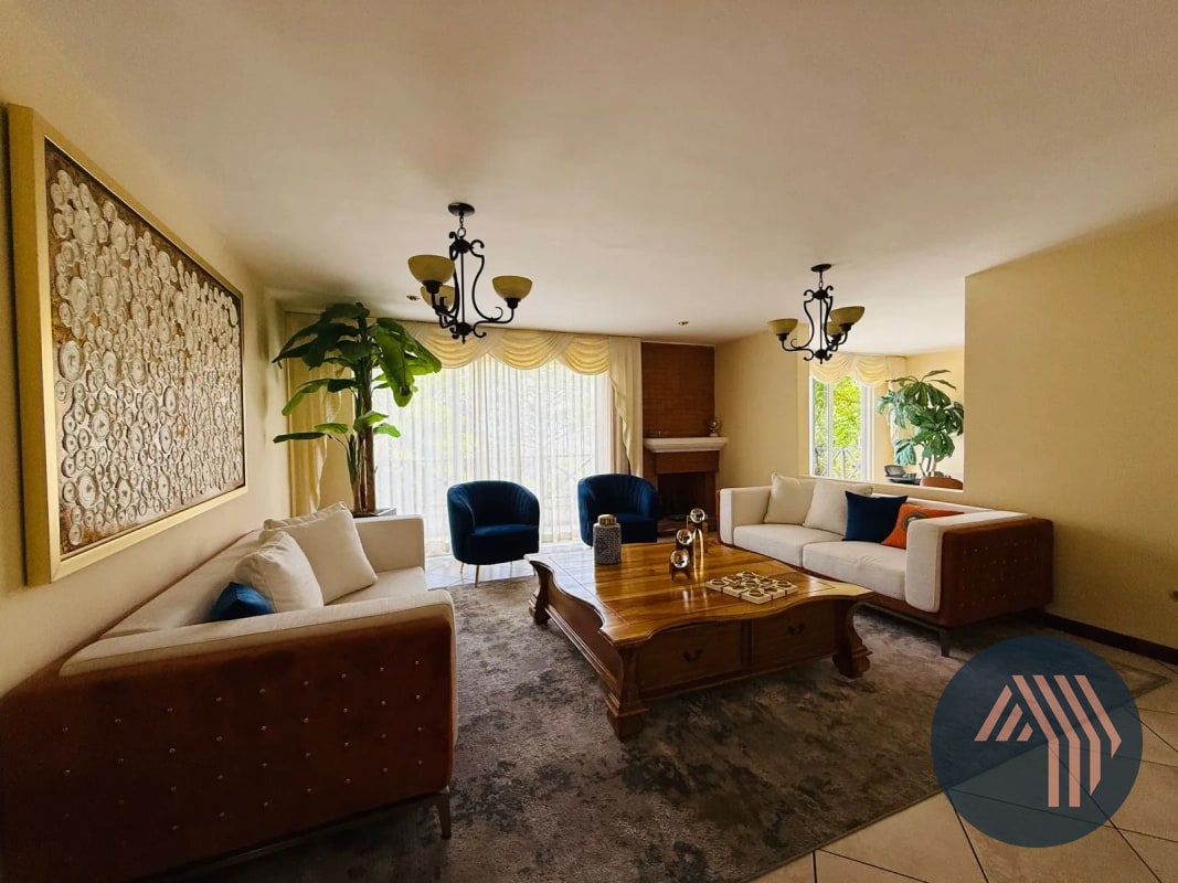 VENTA DE AMPLIA Y CÉNTRICA CASA - SAN LAZARO, ZONA 15 - 16