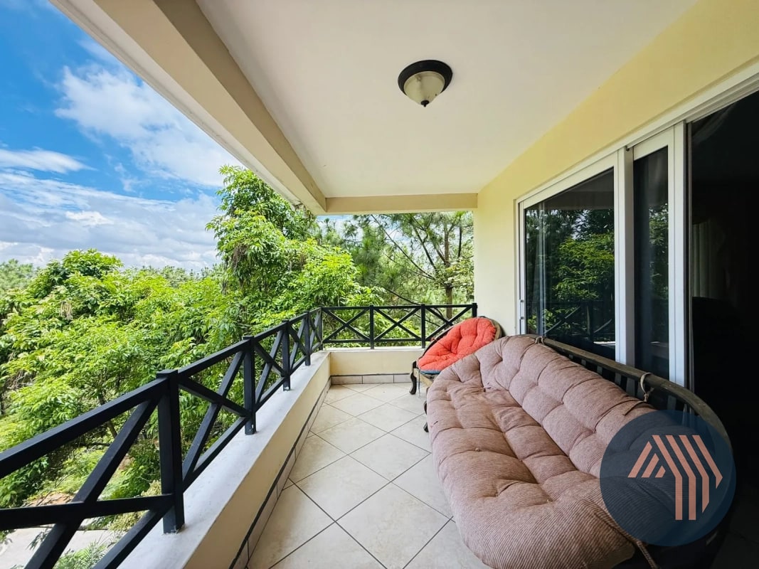 VENTA DE AMPLIA Y CÉNTRICA CASA - SAN LAZARO, ZONA 15 - 1