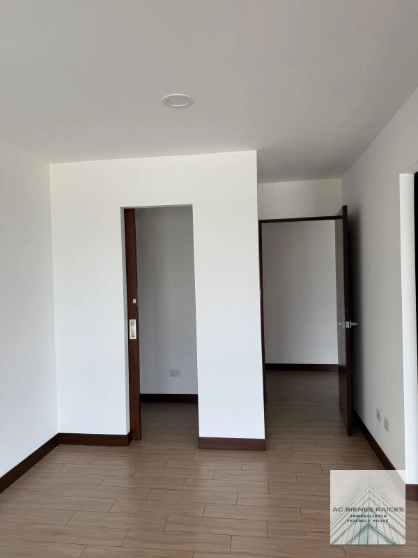 INVERSIONISTAS AVENIK ZONA 15 EN VENTA - 7