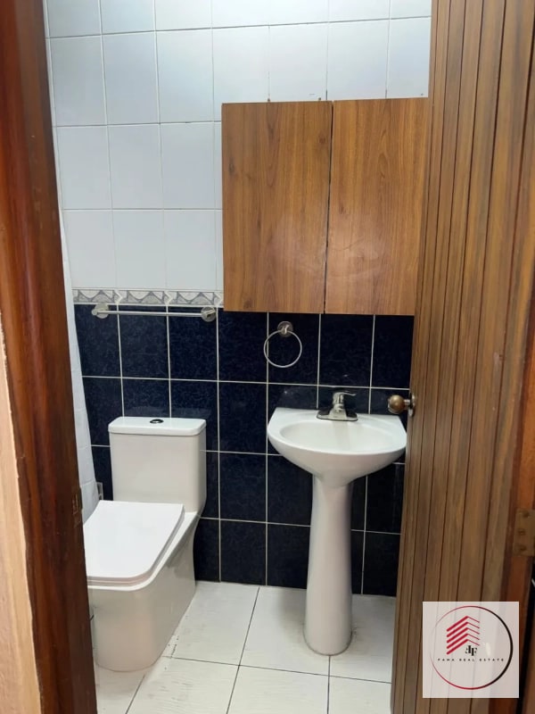 RENTA DE céntrico apartamento de una habitación en zona 10 a una cuadra de Oakland Mall diagonal 6 — Apartamento en Alquiler en Zona 10, Guatemala, Ciudad — foto 9 de 14