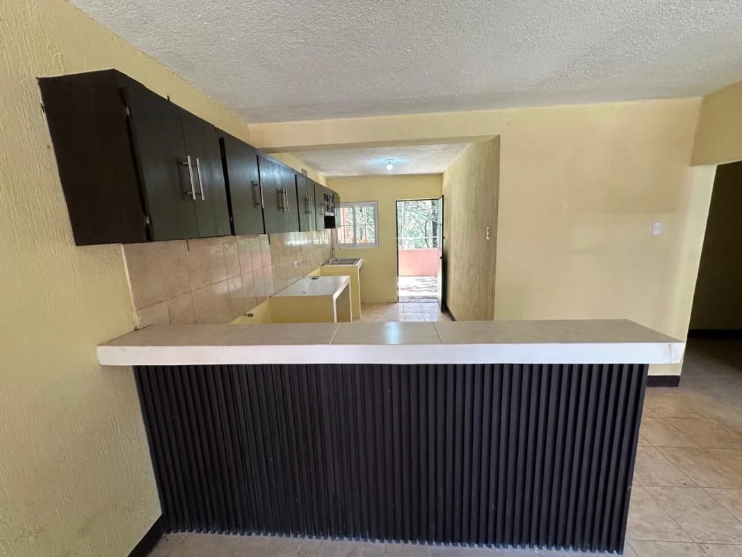 CASA EN VENTA EN FRAIJANES, DENTRO DE GARITA, KM 27 — Casa en Venta en Carretera a El Salvador, Guatemala, Ciudad — foto 10 de 12