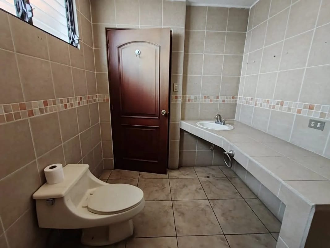 CASA EN VENTA SAN CRISTÓBAL — Casa en Venta en Zona 8 Mixco, Guatemala, Ciudad — foto 3 de 10