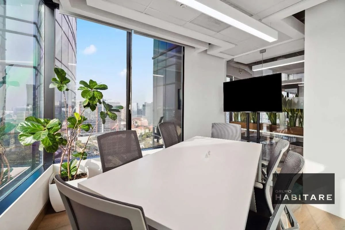 Oficina amueblada en zona 10 para hasta 5 personas + 500 m² de areas comunes. - 6