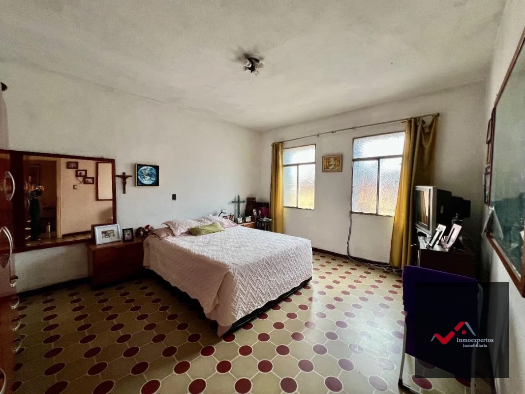 CASA EN VENTA ZONA 1 SOBRE 7MA AVENIDA - 13