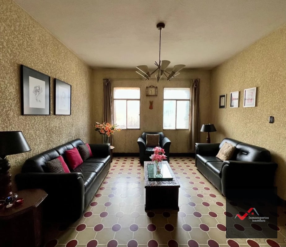 CASA EN VENTA ZONA 1 SOBRE 7MA AVENIDA - 8