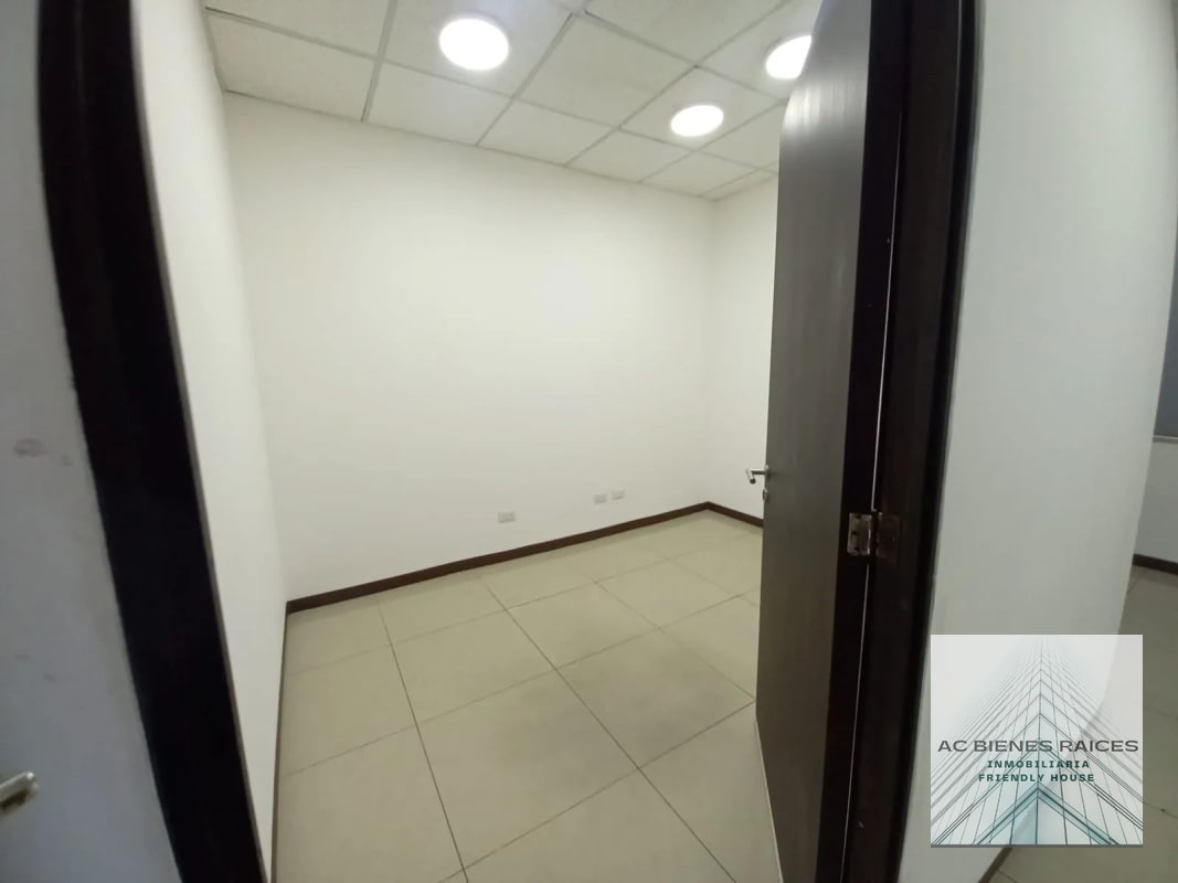 Venta Clínica médica en Salu Centro zona 9 - 4