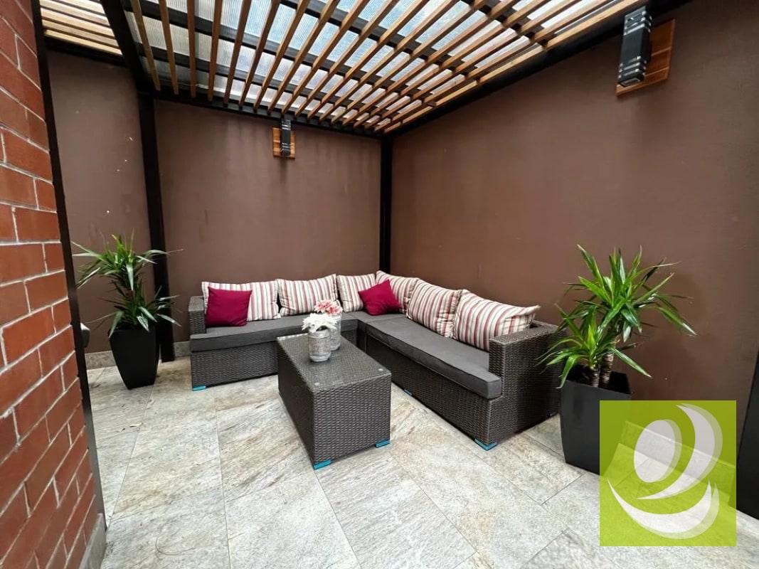 Vendo Apartamento en primer Nivel en zona 10 - 4