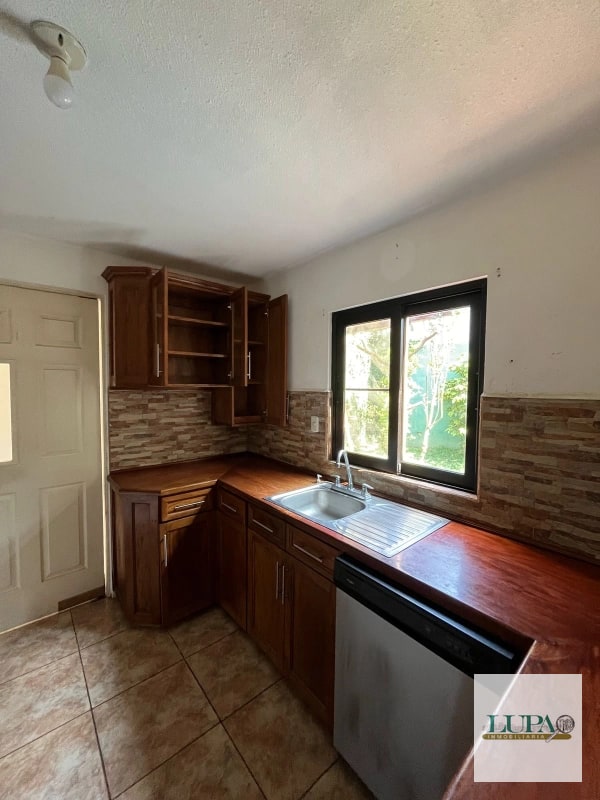 Casa en venta a pocos minutos de Antigua Guatemala - 2