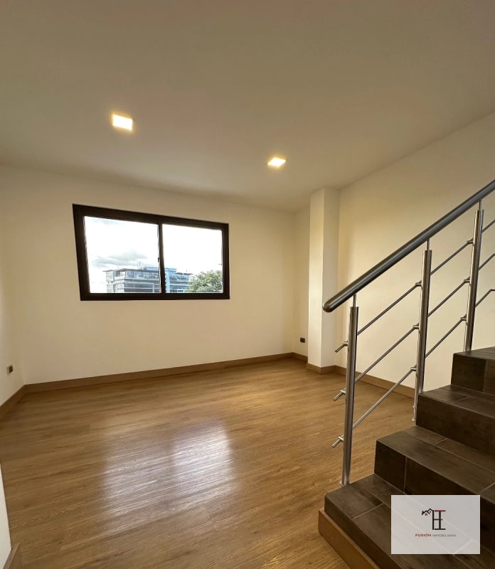 Vendo casa para estrenar en zona 15 Vista Hermosa 1 - 6