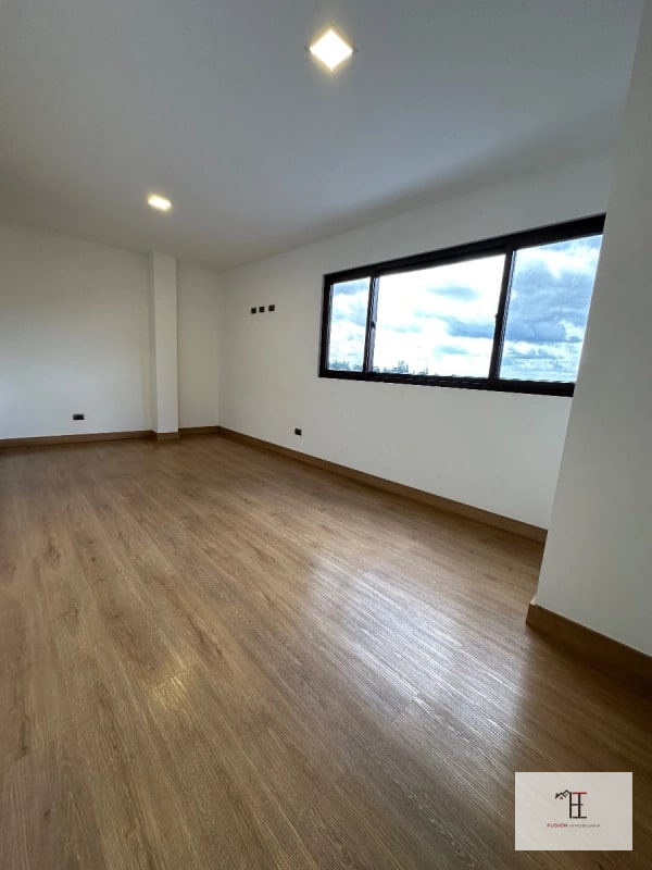 Vendo casa para estrenar en zona 15 Vista Hermosa 1 - 4