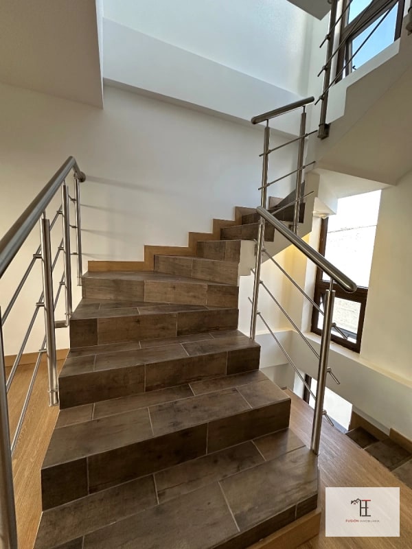 Vendo casa para estrenar en zona 15 Vista Hermosa 1 - 3