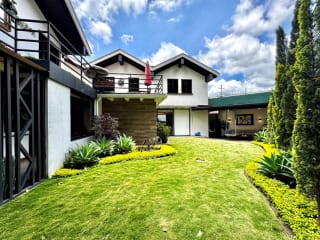 Casa exclusiva en alquiler en zona 10 – Ideal para embajada, family office u oficina privada de alto nivel — Casa en Alquiler en Zona 10, Guatemala, Ciudad — miniatura 13 de 16