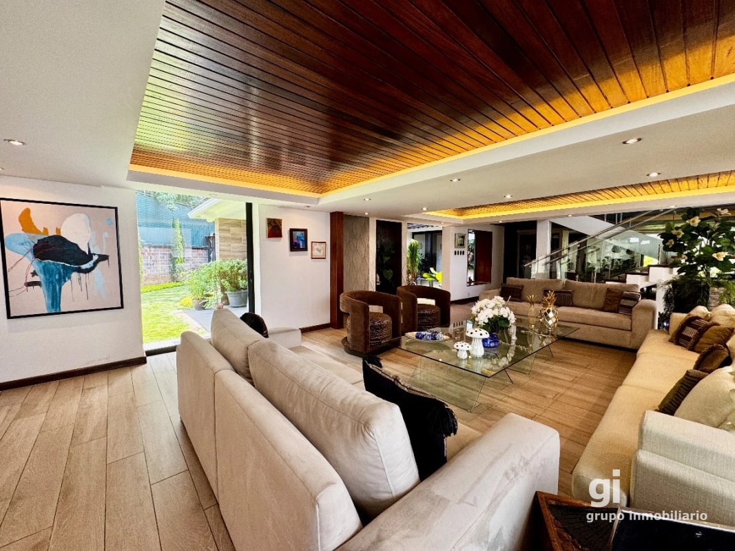 Casa exclusiva en alquiler en zona 10 – Ideal para embajada, family office u oficina privada de alto nivel - 11