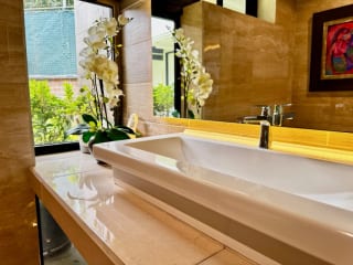 Casa exclusiva en alquiler en zona 10 – Ideal para embajada, family office u oficina privada de alto nivel — Casa en Alquiler en Zona 10, Guatemala, Ciudad — miniatura 10 de 16
