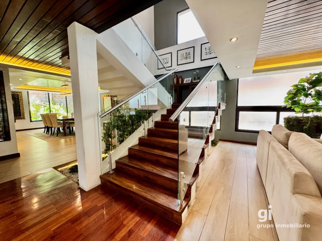 Casa exclusiva en alquiler en zona 10 – Ideal para embajada, family office u oficina privada de alto nivel - 8