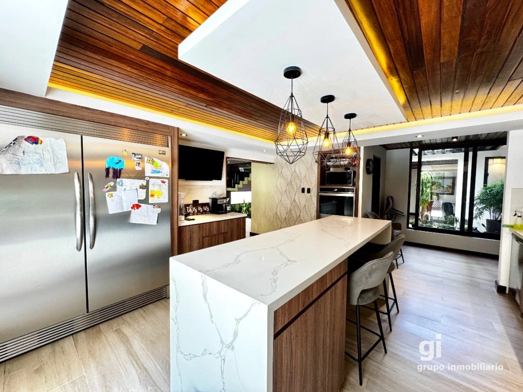 Casa exclusiva en alquiler en zona 10 – Ideal para embajada, family office u oficina privada de alto nivel - 7