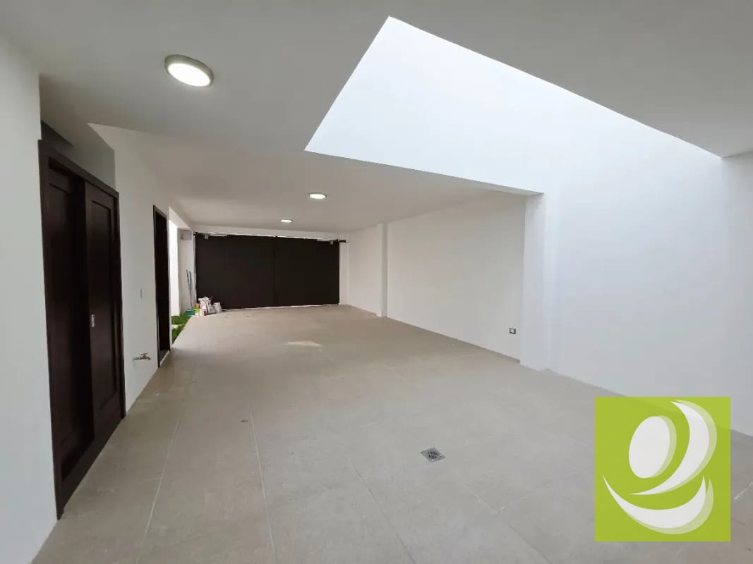 ESCTRENA CASA EN VENTA EN LAS 3 CEIBAS DE SAN CRISTOBAL ZONA 8 MIXCO — Casa en Venta en Zona 8 Mixco, Guatemala, Ciudad — foto 10 de 15