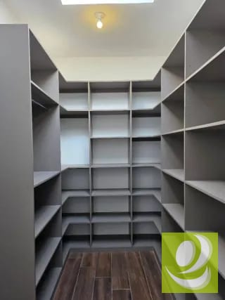 ESCTRENA CASA EN VENTA EN LAS 3 CEIBAS DE SAN CRISTOBAL ZONA 8 MIXCO — Casa en Venta en Zona 8 Mixco, Guatemala, Ciudad — miniatura 6 de 15