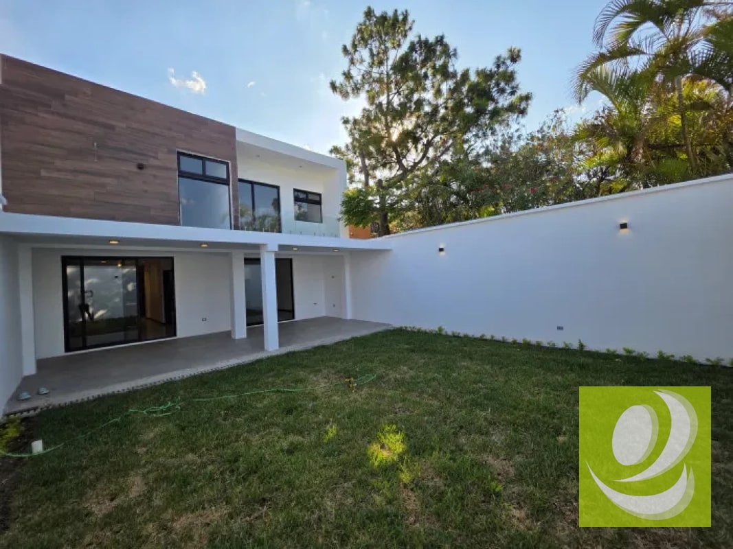CASA DE LUJO EN VENTA EN SAN CRISTOBAL SECTOR B2 - 1