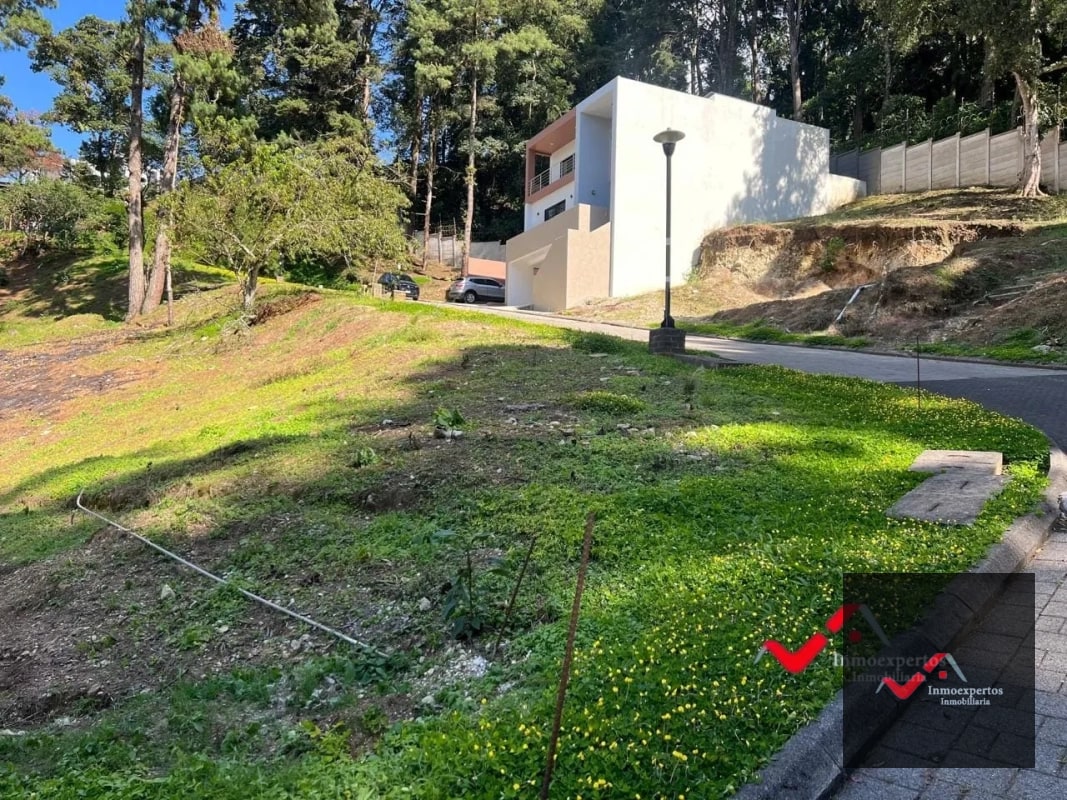 Terrenos en Venta zona 16 Carretera Cristo Rey, Piedra Parada, - 1