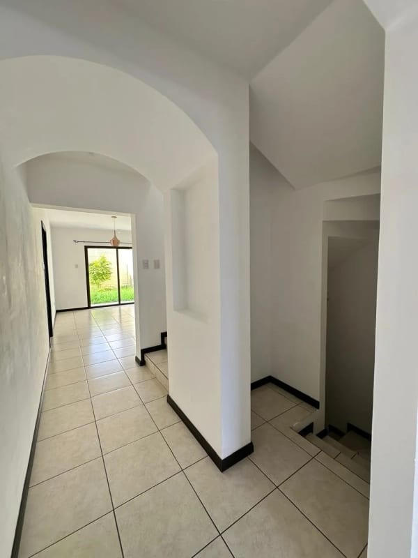 ¡ATENCIÓN INVERSIONISTAS! CASA EN VENTA VISTAS DE SAN ISIDRO II, Z.16 | CASA EN VENTA de 3 Niveles — Casa en Venta en Vistas de San Isidro, Zona 16, Guatemala, Ciudad — foto 2 de 17