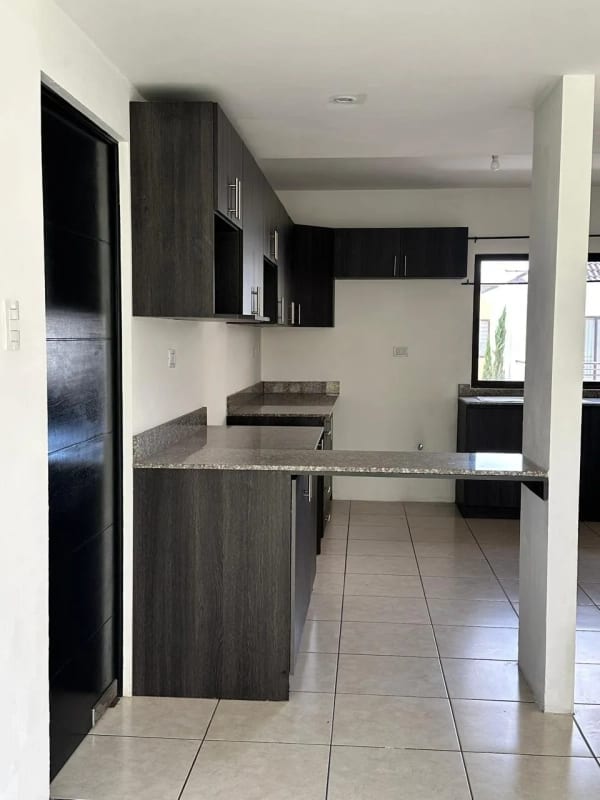 ¡ATENCIÓN INVERSIONISTAS! CASA EN VENTA VISTAS DE SAN ISIDRO II, Z.16 | CASA EN VENTA de 3 Niveles — Casa en Venta en Vistas de San Isidro, Zona 16, Guatemala, Ciudad — foto 5 de 17