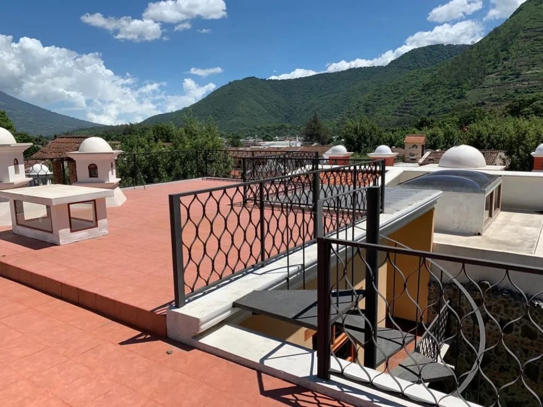Bella Vista Jocotenango: Lujosa Casa de Esquina sobre Boulevard Principal — Casa en Venta en Antigua, Sacatepéquez — foto 17 de 17